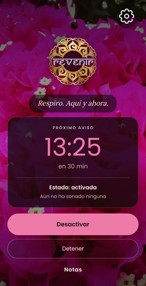 La pantalla principal con un tono rosa elegido a mano, en tema oscuro: la hora del próximo aviso en rosa claro y el botón de desactivar en rosa fuerte.